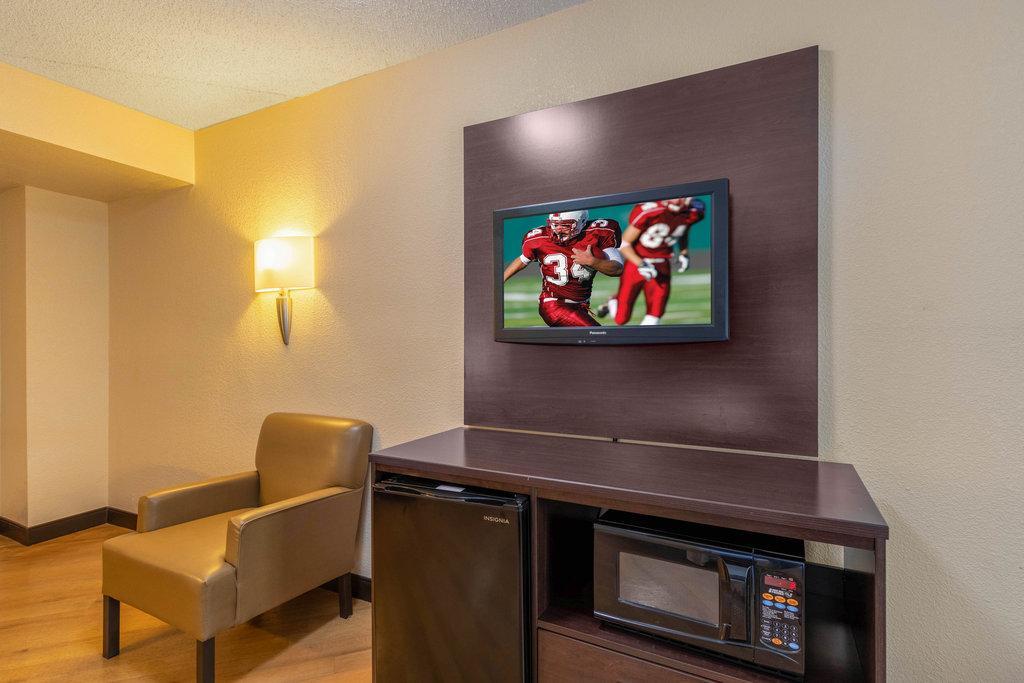 Hotel Red Roof Plus+ East 3*